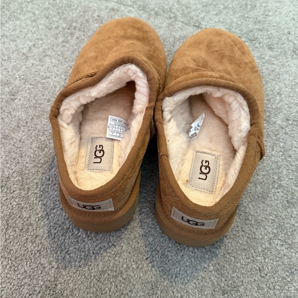 UGG Classic Slippers - Picture 5 of 8